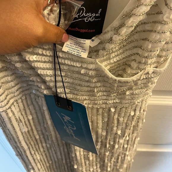 MAC DUGGAL Sequin Stripe Trumpet Gown in Pearl Size 6 New, never worn extra bead - Picture 7 of 9